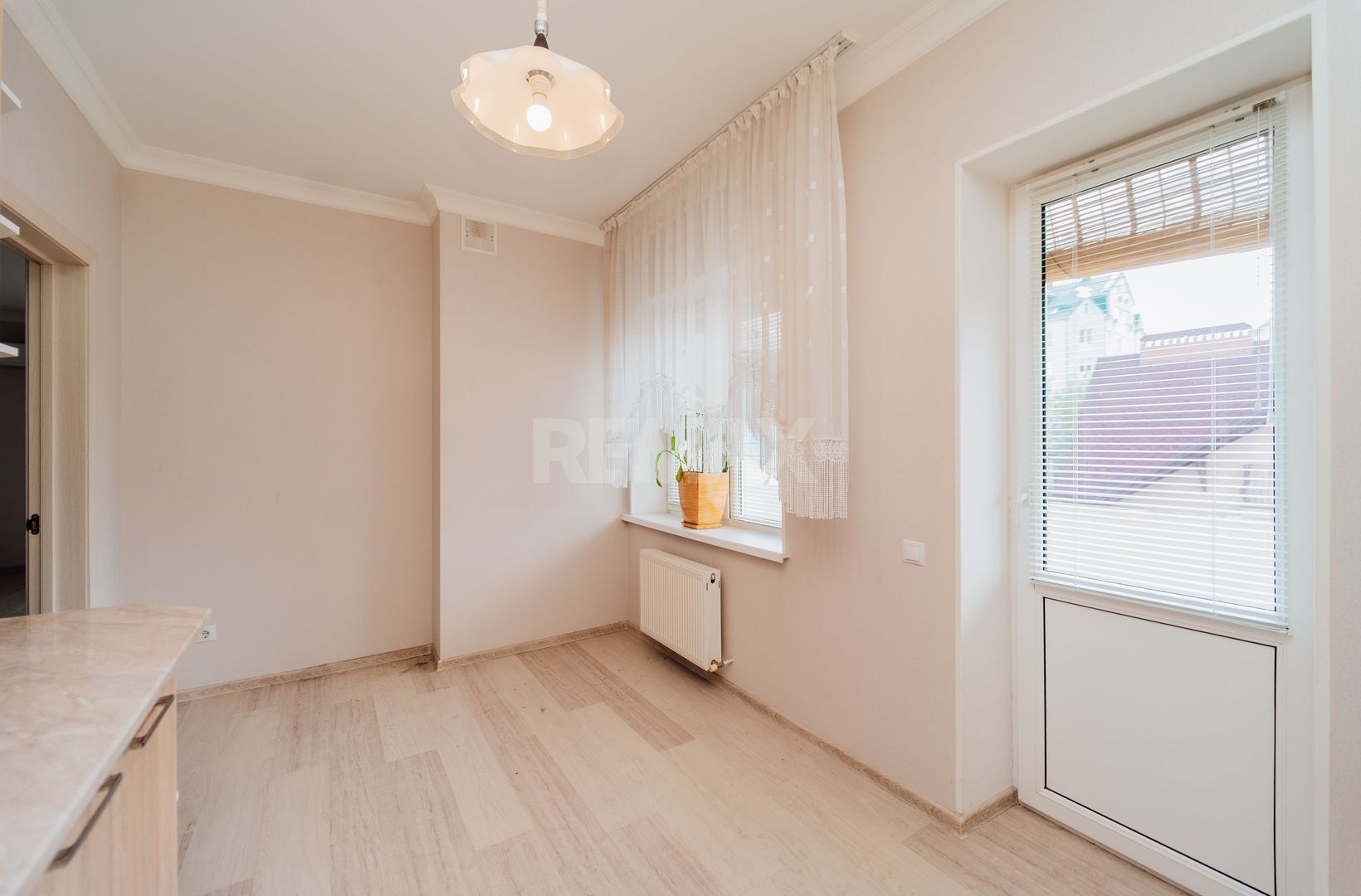 De vinzare Apartament 2 camere si balcon + living cu logie - Poză 13