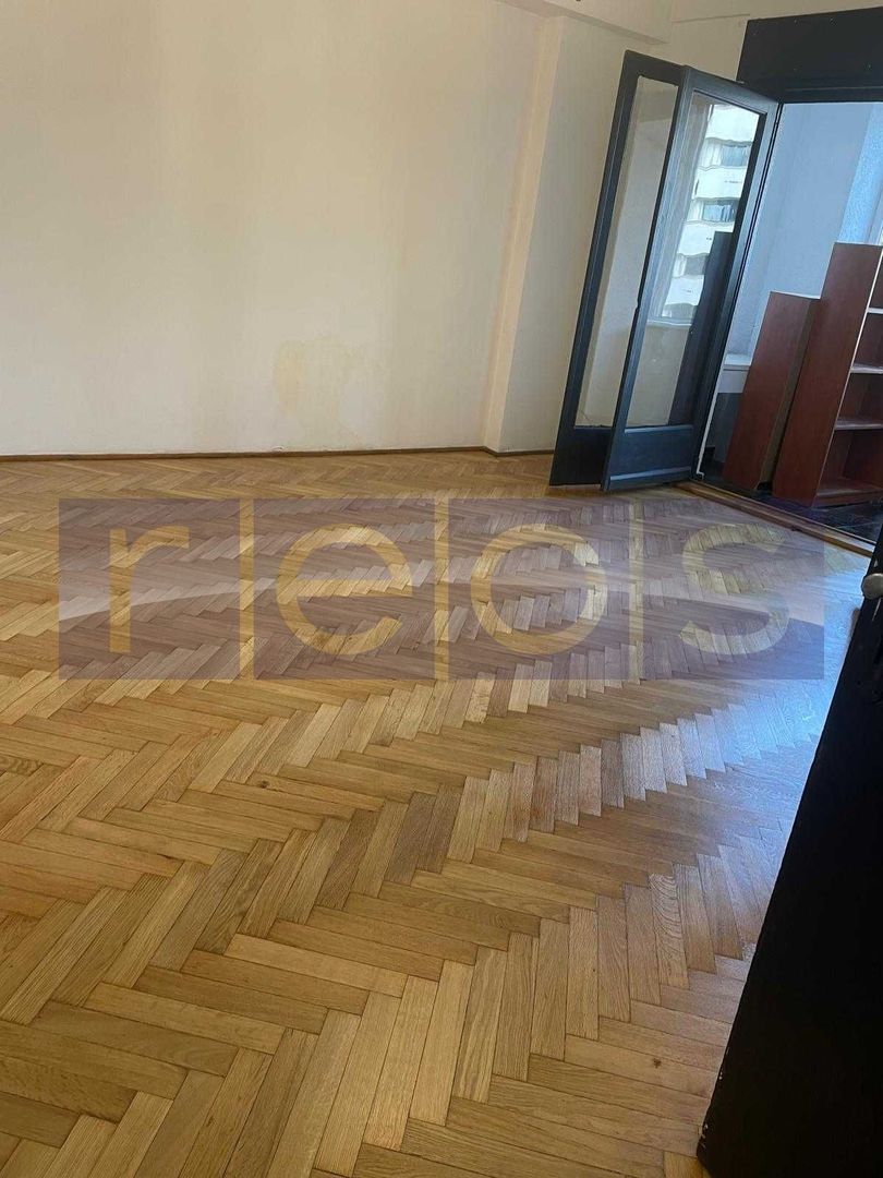 DE VÂNZARE APARTAMENT DE 3 CAMERE ZONA ULTRACENTRALĂ - Poză 2