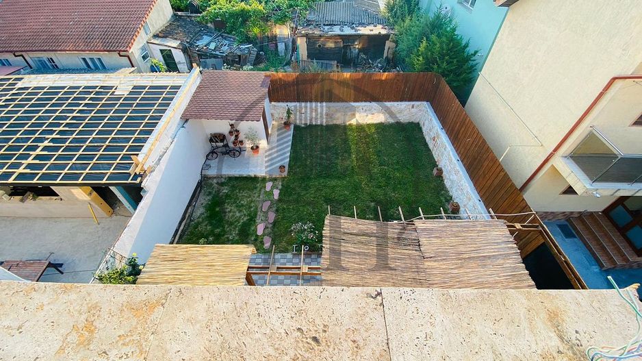 SOLD/VANDUT-Casă / Vilă cu 6 camere de vânzare - Poză 2