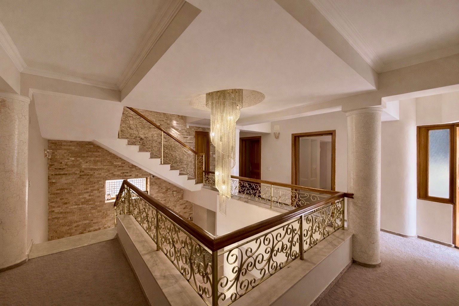 Vila / Casa de lux de vanzare  1000mp teren Str. Primaverii Constanta - Poză 12