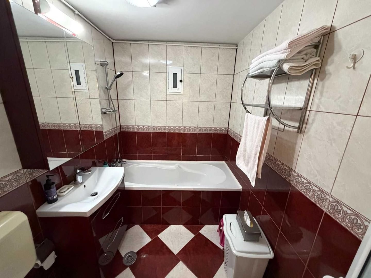 AP. 2 CAMERE- APARATORI, MASINA DE SPALAT VASE,PARCARE ADP, METROU - Poză 8