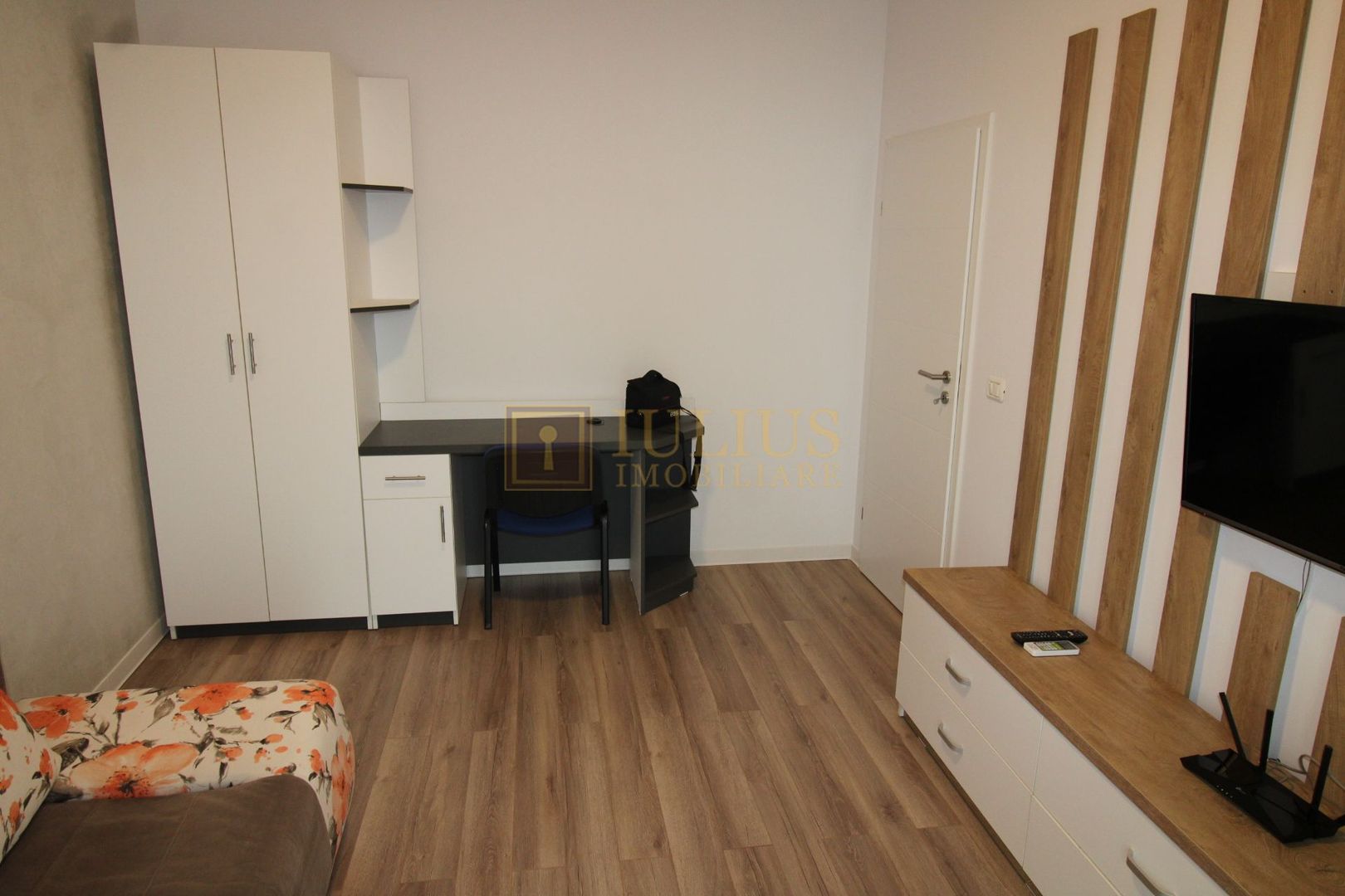 la 10 min de Complex, ideal pentru cuplu, studenti, centrala proprie - Poză 1