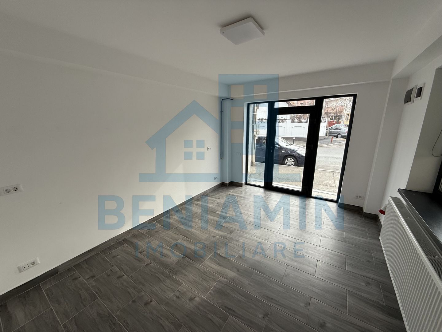 Spatiu Central - Nanterre - 111mp - trafic pietonal - Disponibil - Poză 2