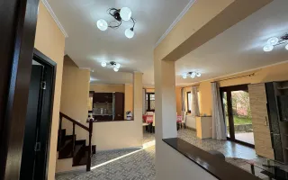 Rezidenta distincta, design arhitectural rafinat, priveliste minunata in Corunca - Poză 11