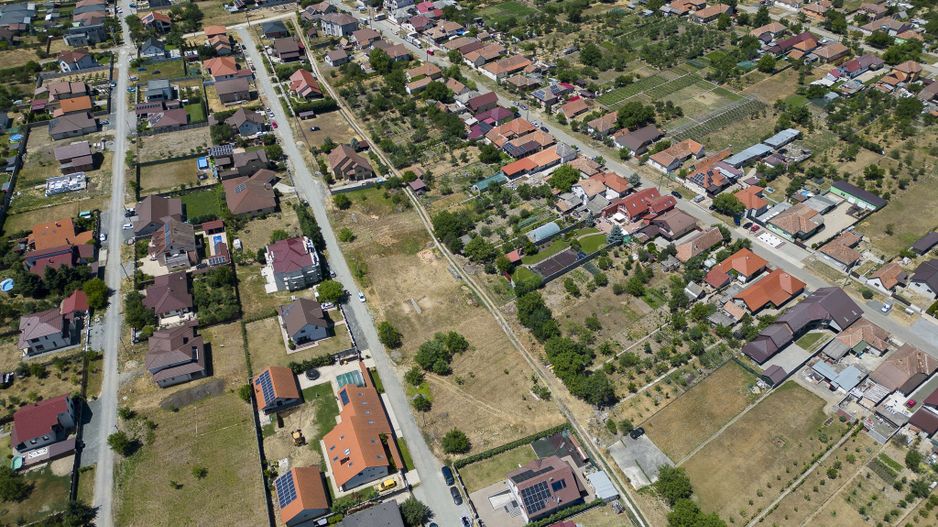 Loc de casă în Sanleani 402 mp - Poză 2