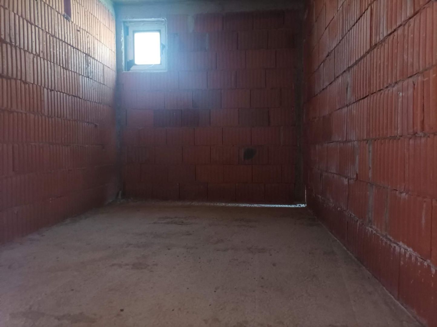 Aproape de oraș! Vânzare casă cu 5 camere în Ulmi! - Poză 17