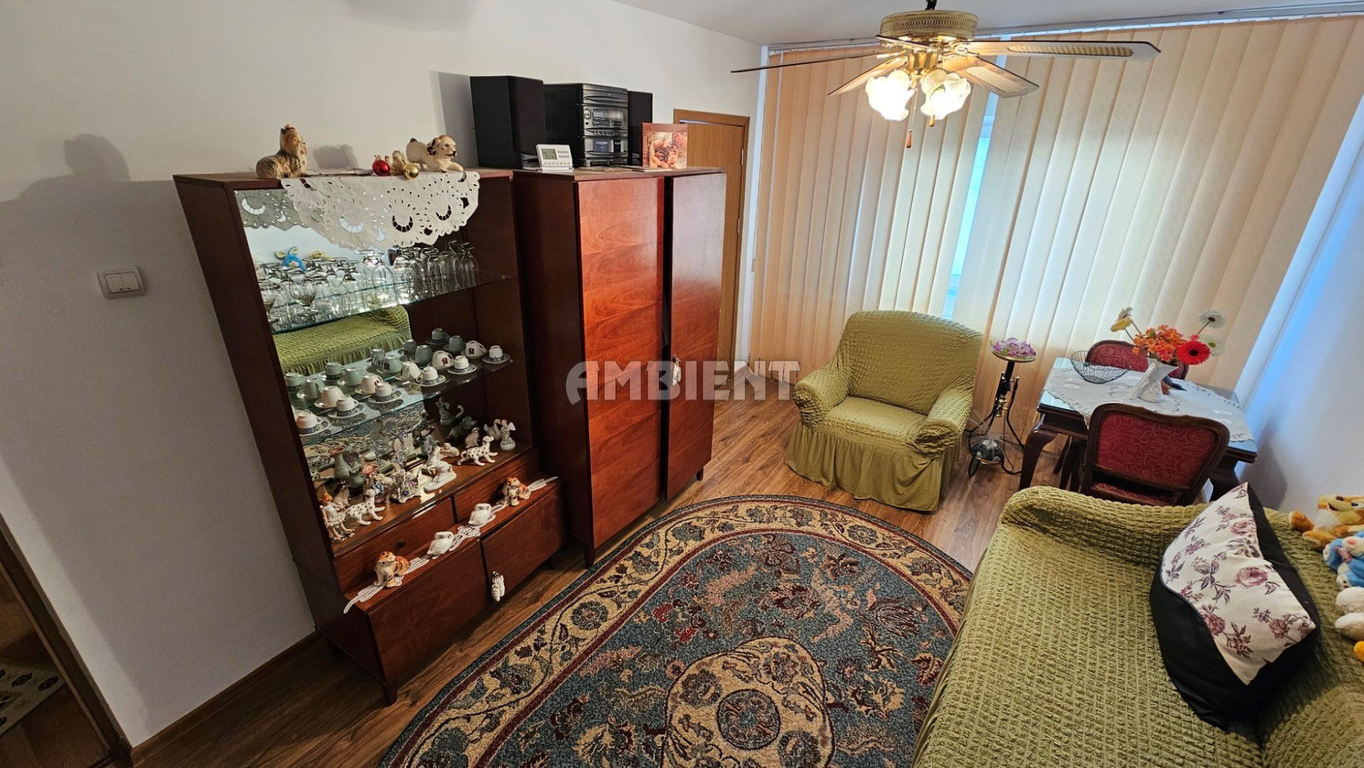 Apartament 3 camere, decomandate, zona Cartier; - Poză 1