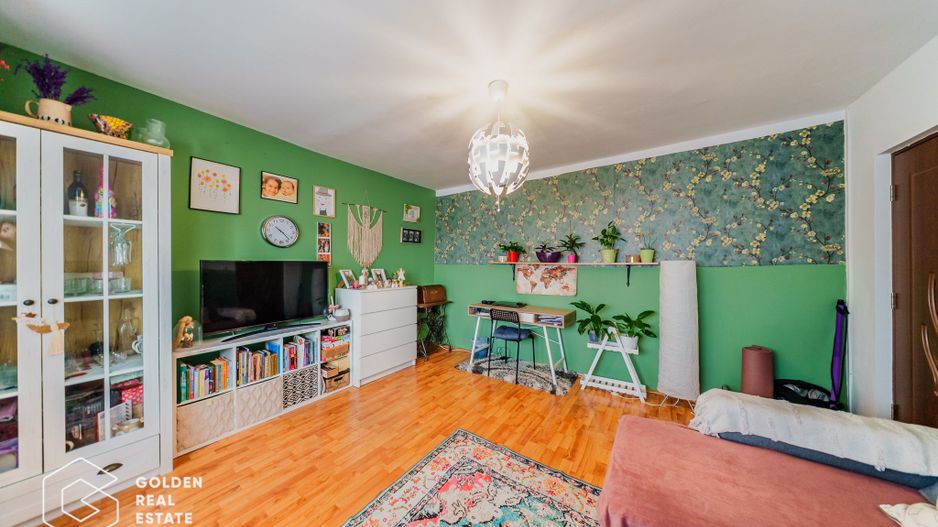 Apartament 4 camere, decomandat, etaj 3, comision 0% - Poză 1