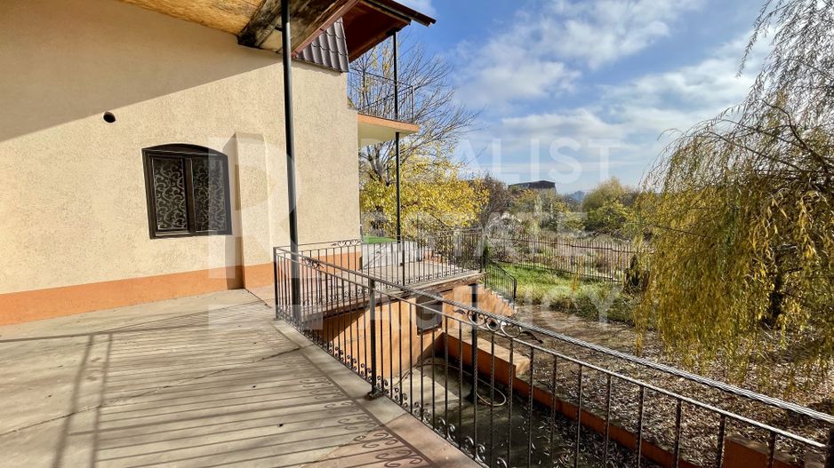 De vânzare – Clădire impresionantă, 11 camere, 9 dormitoare, Păcurari - Poză 9