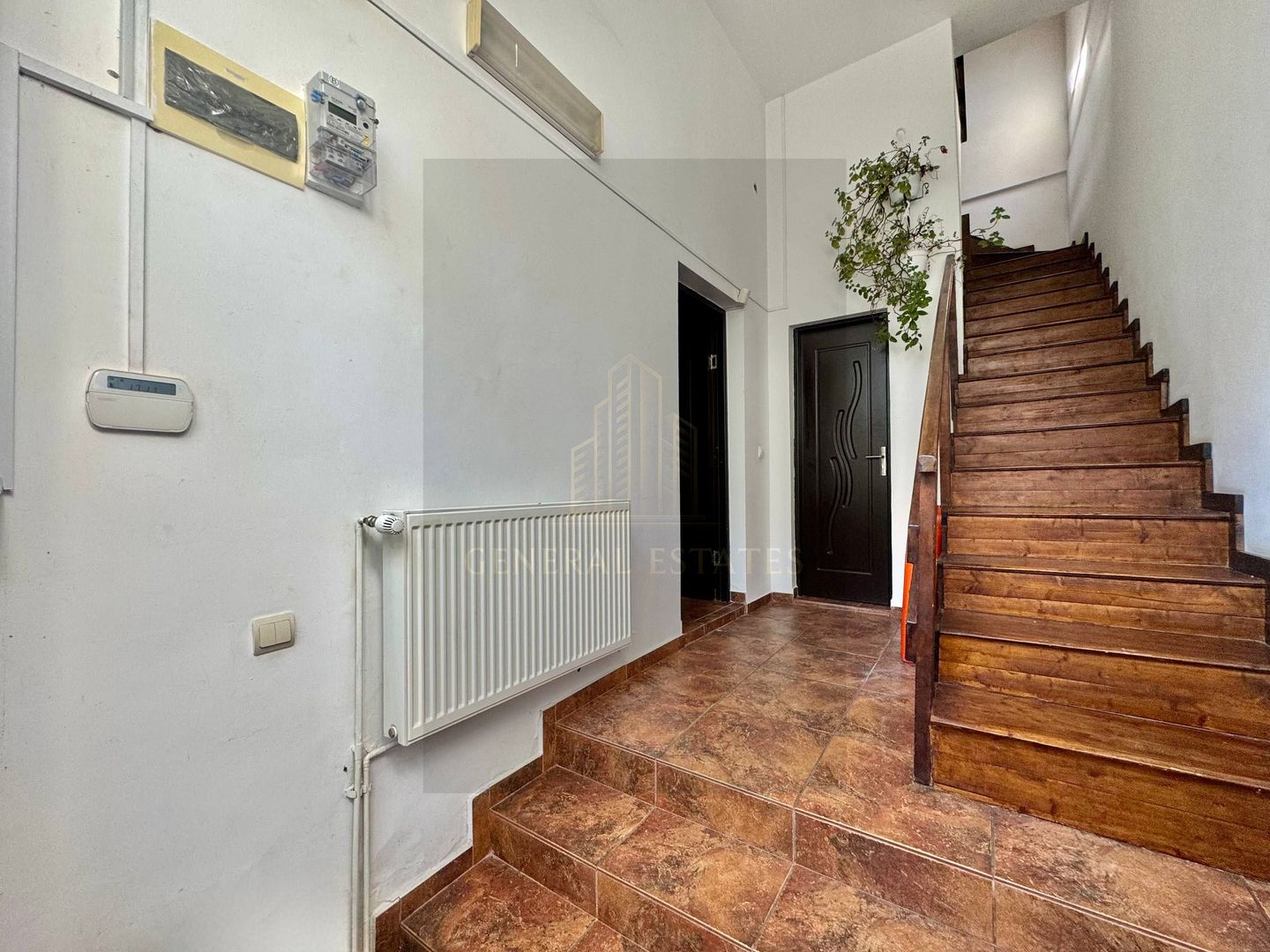 Spre Vânzare Proprietate remarcabilă cu 6 camere în inima Iașului ! - Poză 10