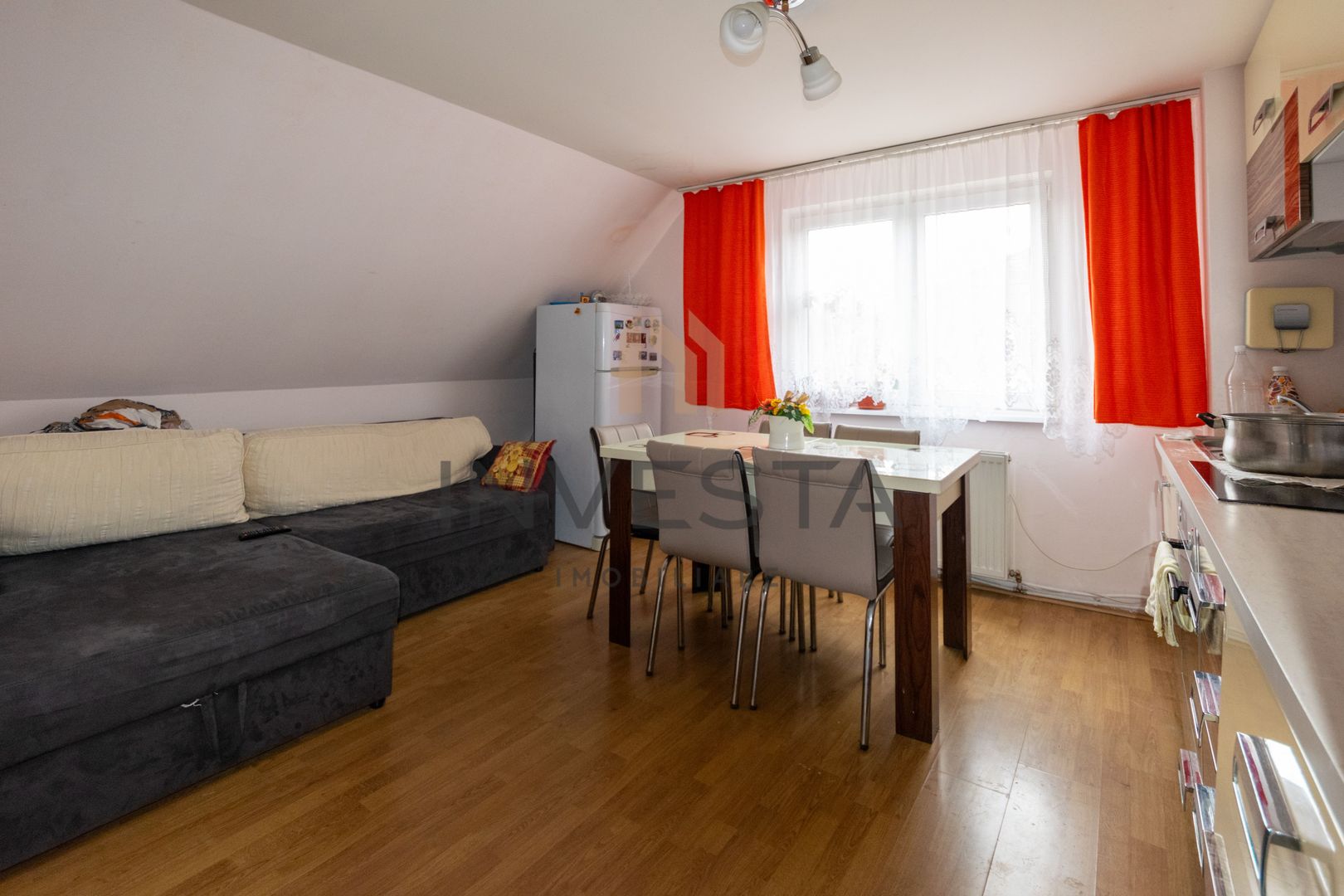 DE VANZARE CASA CU 4 CAMERE BUNA ZIUA - Poză 1