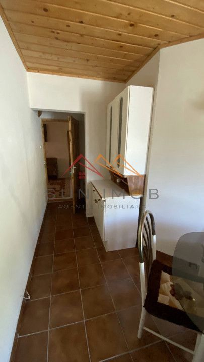 Vila de vanzare, teren 3100 mp, 7 camere, 6 grupuri sanitare, 3 CT, an 1997 - Poză 33