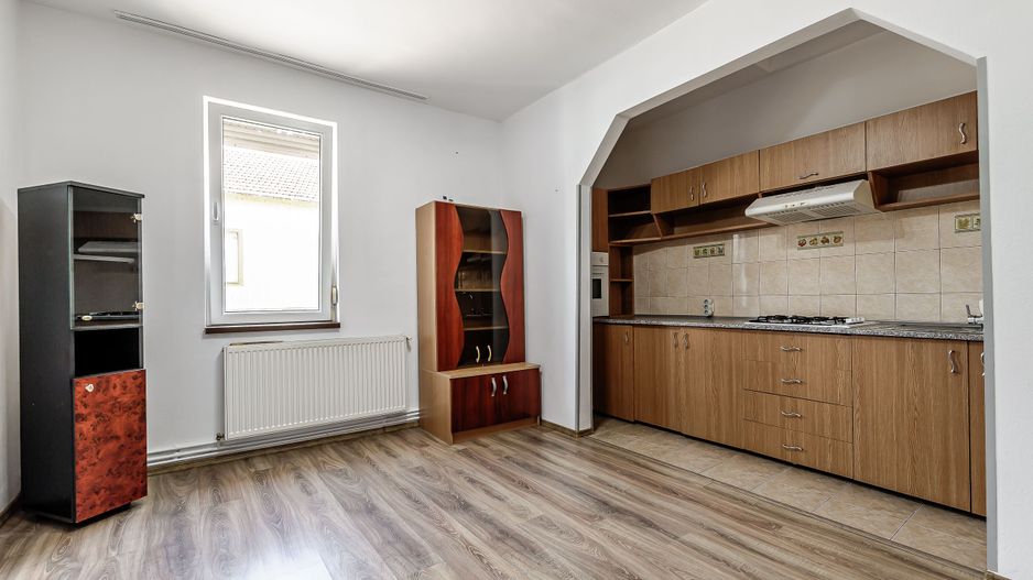 Vandut Casa cu teren generos la pret de apartament in Gradiste - Poză 5