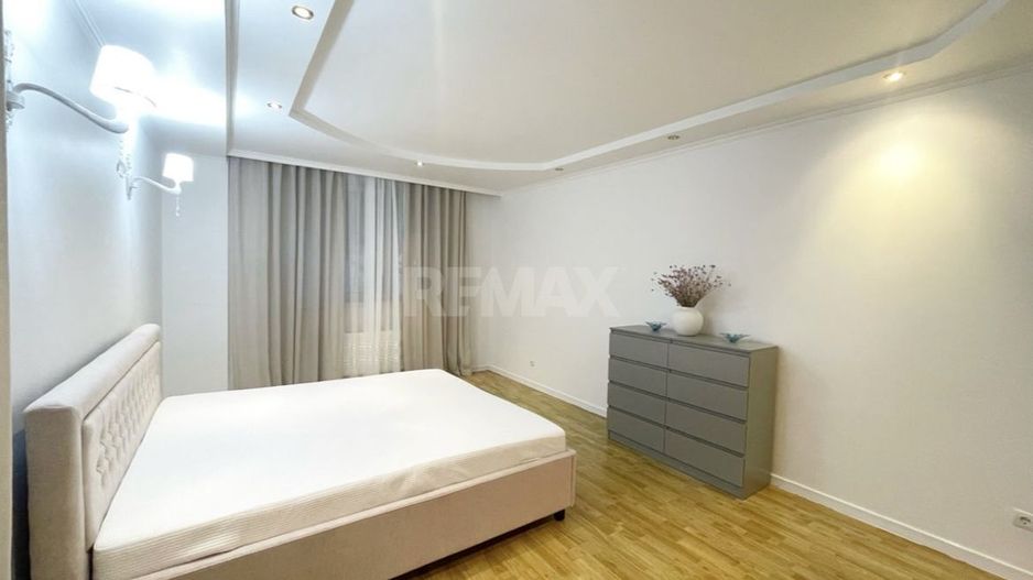 Apartament Centru! 90 m2! 2 + living! - Poză 8