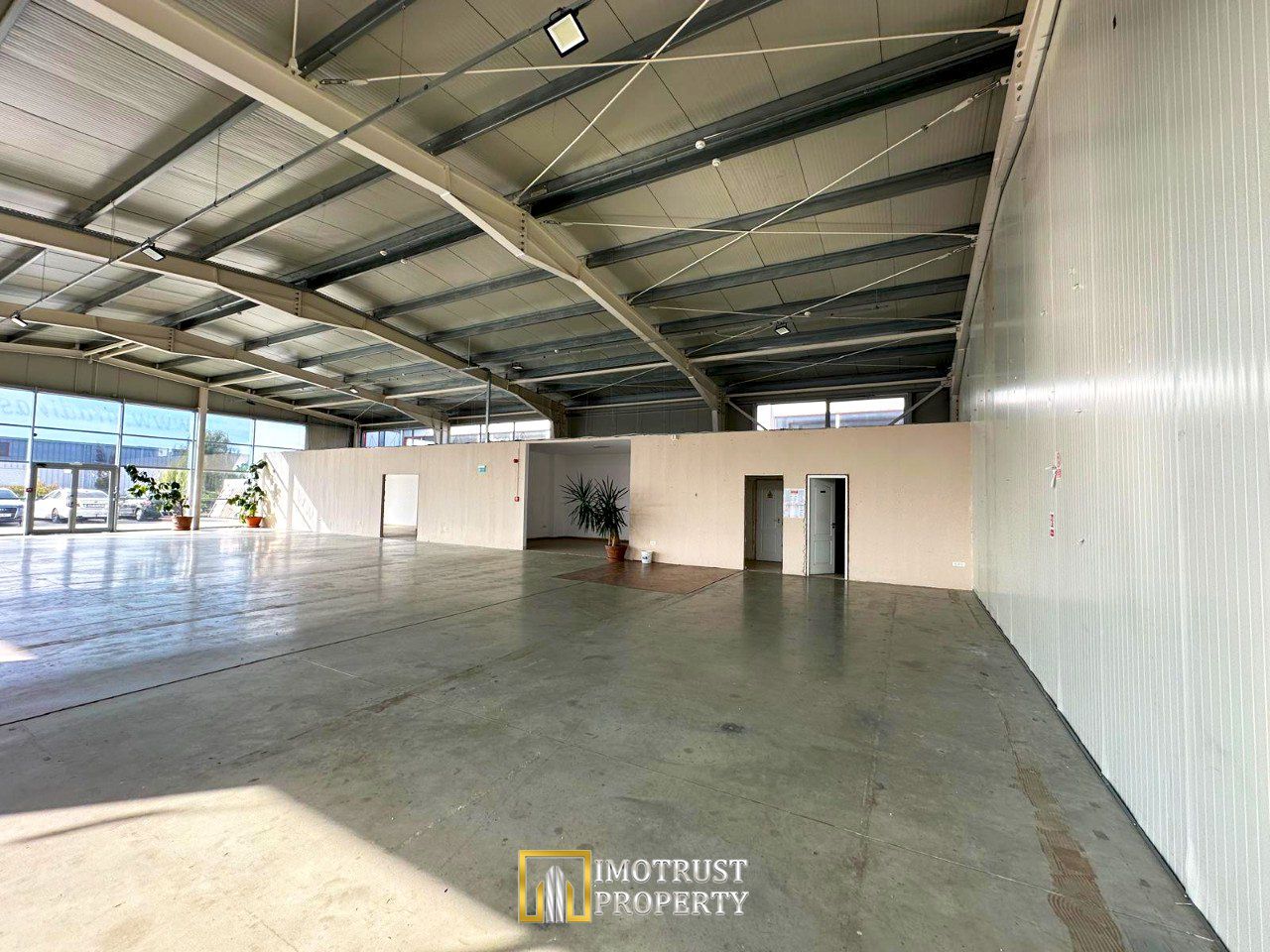 Hala mixta 800 mp de inchiriat – showroom, birouri, depozit – Arad - Poză 5