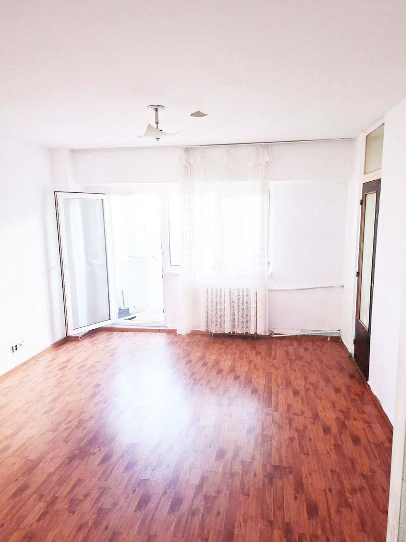 Vanzare Garsoniera spatioasa in Titan, 42mp, 10 min metrou, bloc 1986 - Poză 2