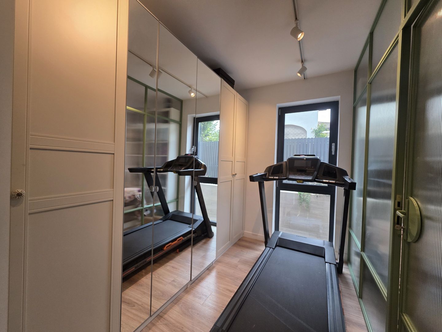 Apartament 4 camere, Iancu Nicolae utilat mobilat complet Investitie - Poză 13