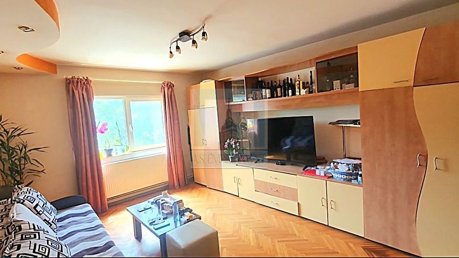 Apartament 4 camere de vanzare/ zona Tractorul - Poză 2