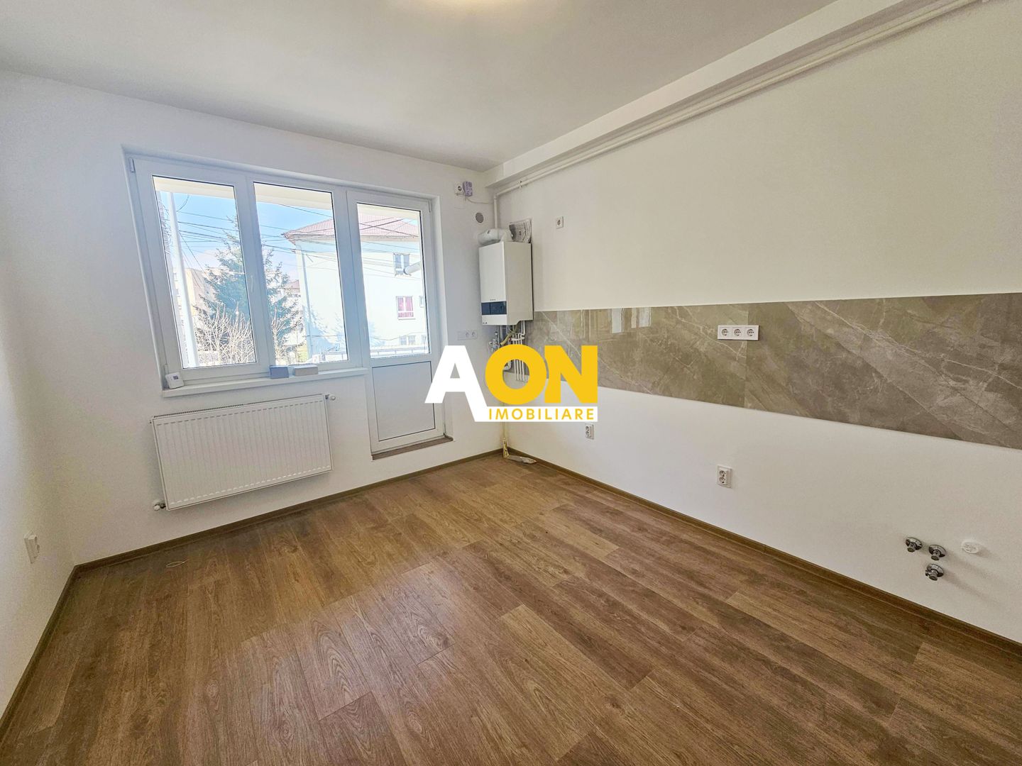 Apartament cu o camera, 40 mp utili + balcon 10 mp, etaj 1, Cetate - Poză 1