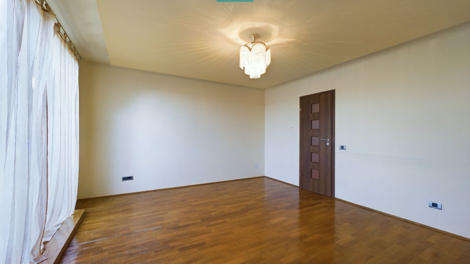 Vilă spațioasă cu 8 camere, Grădiște - Poză 8