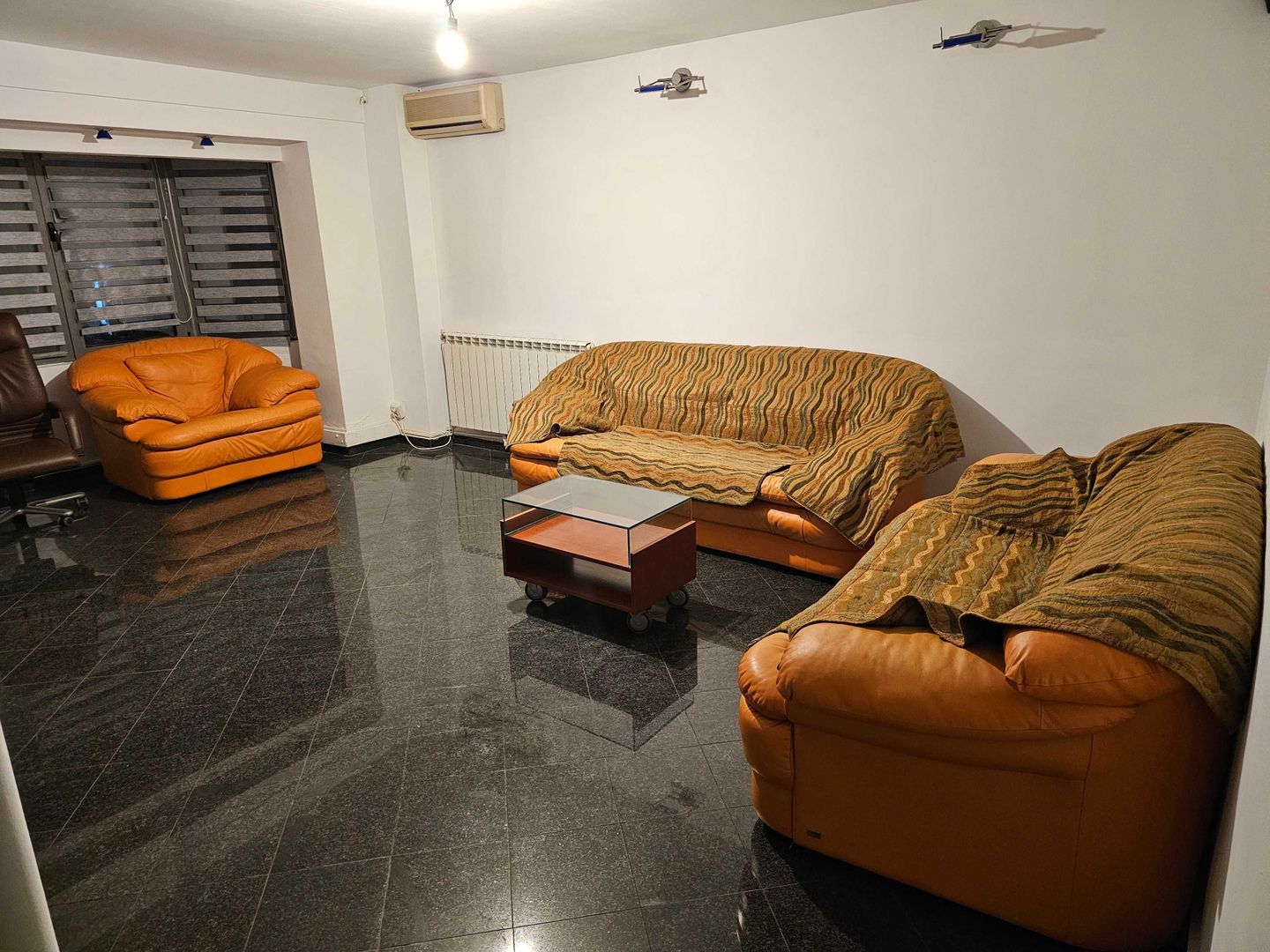 Vanzare Apartament 3 Camere de Prestigiu Stradal  pe Bulevardul Decebal - Poză 2