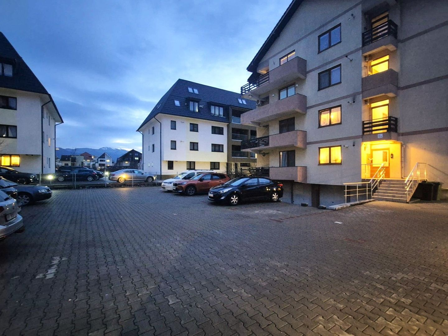 Bloc nou, sectiune mare, apartament 3 camere cu semineu, terasă mare si garaj - Poză 25