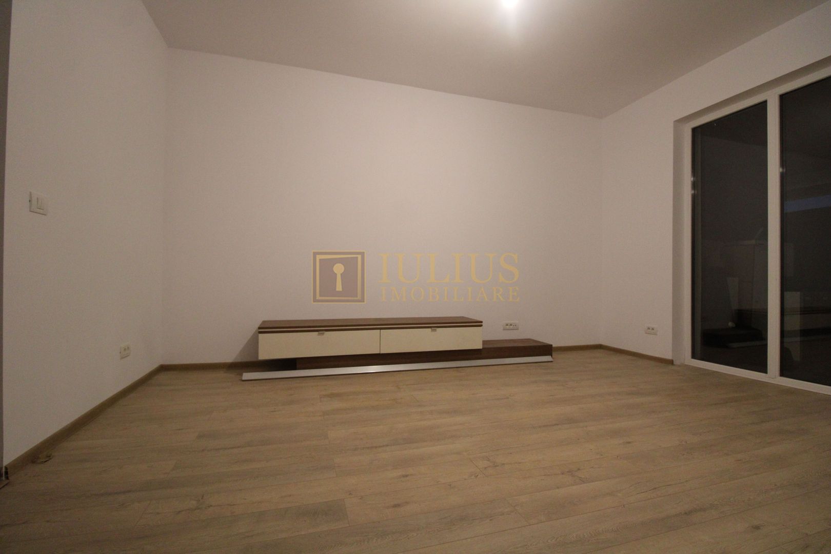 1/2 duplex spatios , spatiu verde generos, locuri de parcare-Mosnita - Poză 9