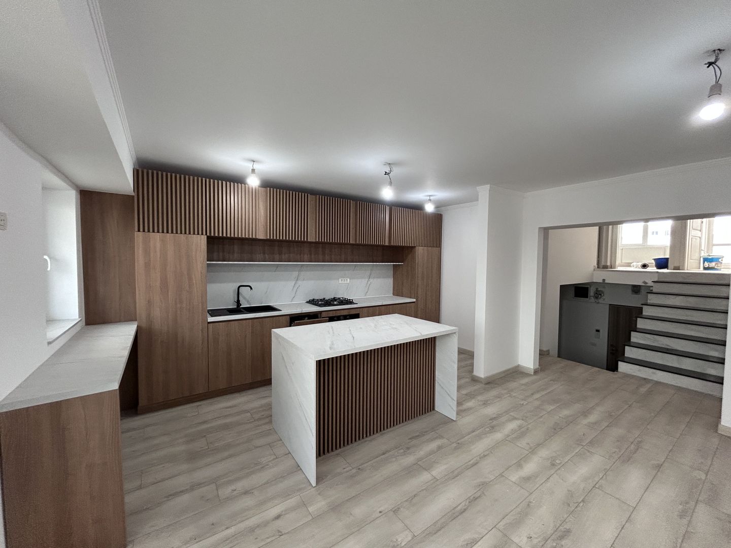 De vanzare apartament Samantha Urcator zona Polivalenta - Poză 1