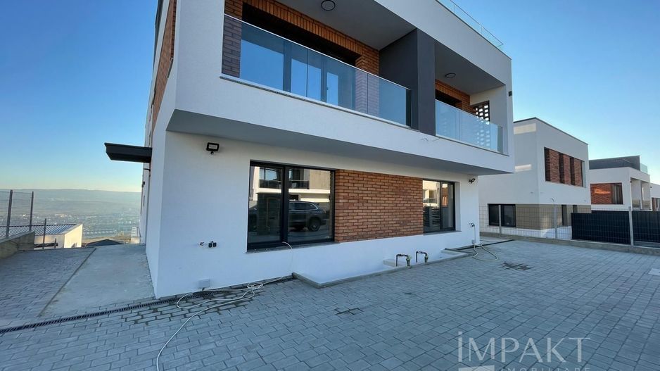 Duplex modern cu terase rooftop și vedere panoramica în Voronet - Poză 1