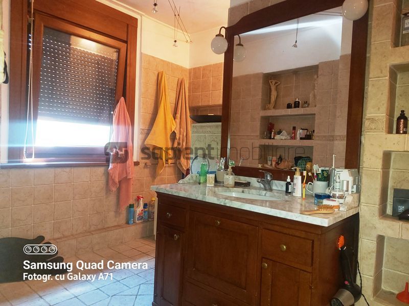 Casa cu 6 camere str.E Teodoroiu - Poză 8