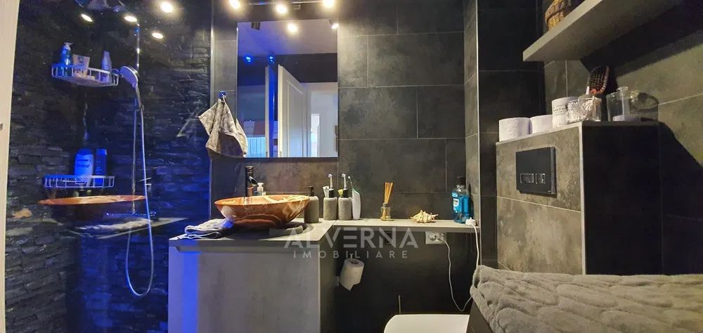 Apartament 3 camere,  bloc nou, 64 mp, mobilat, utilat, zona VIVO - Poză 2