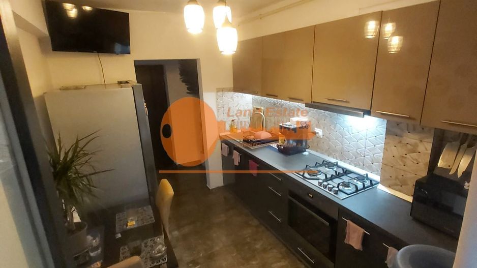 Vanzare 3 camere ( incalzire pardoseala si terasa 120 mp ) - Poză 1