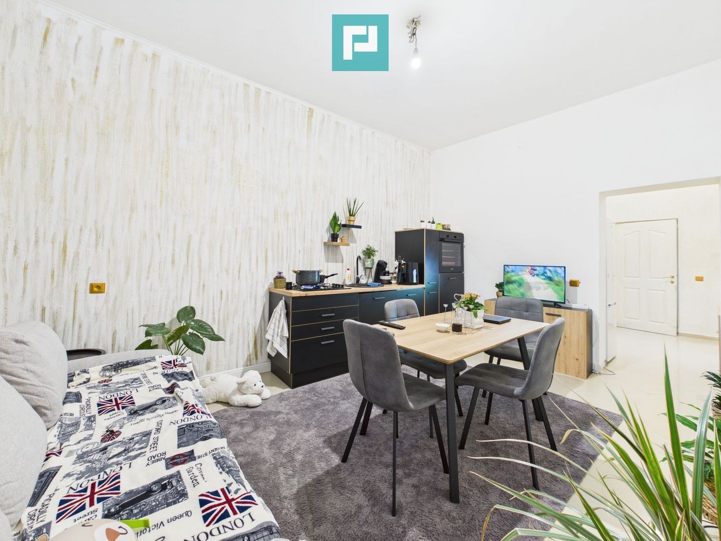 Casa cu 6 camere in Parneava - Poză 7