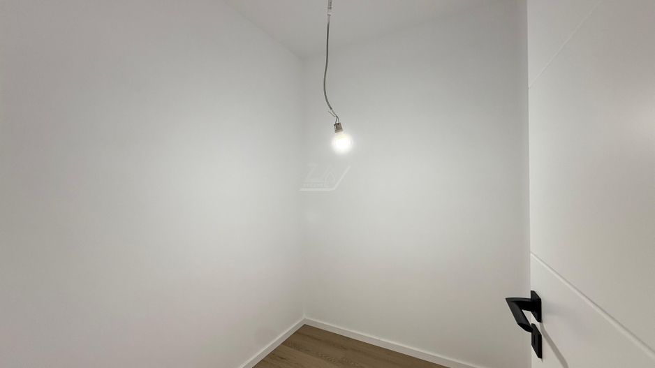 Ap pe 2 niveluri. 4 camere, 2 bai. 2 locuri de parcare. - Poză 16