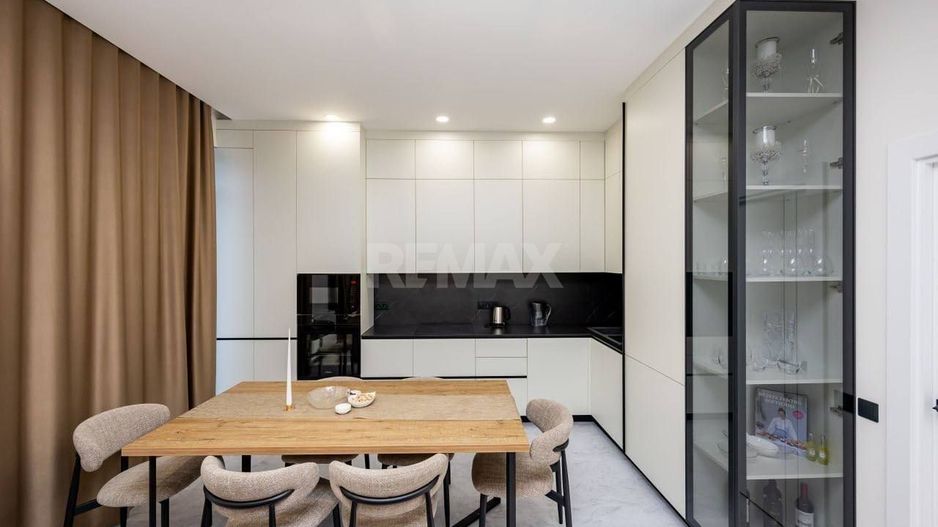 Penthouse de Lux cu Terasă și Priveliște Panoramică - Poză 1