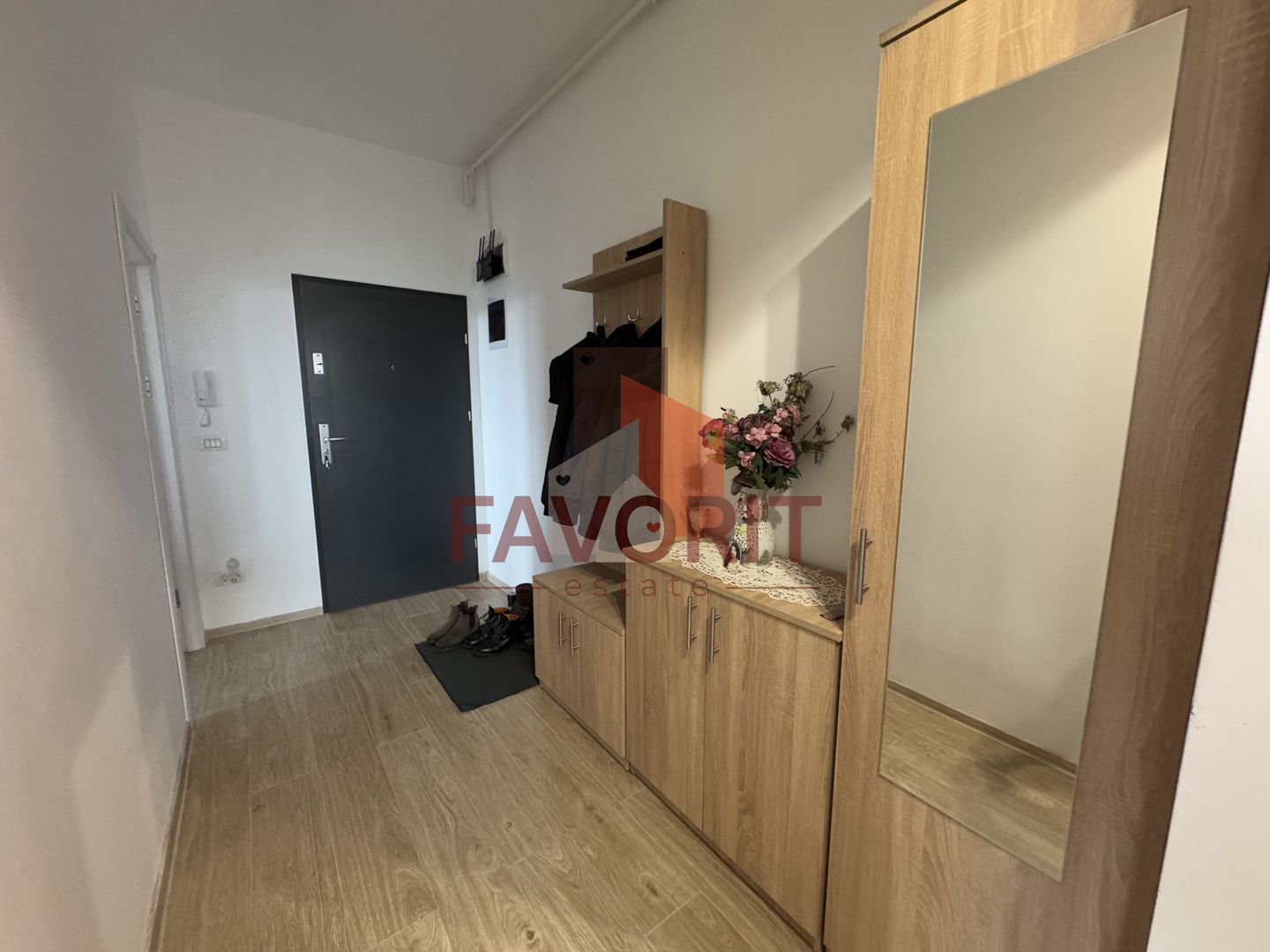 Etaj intermediar. Mobilat si utilat. Loc de parcare - Poză 7