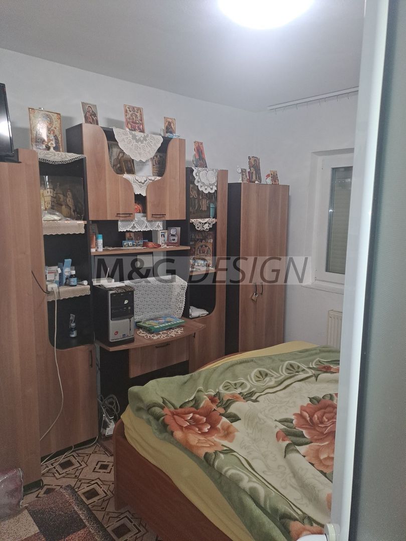 Apartament 2 camere Aradului etaj 4 decomandat - Poză 2