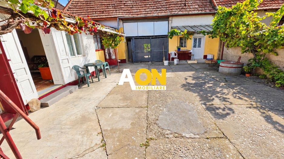 Casa traditionala, 3 camere, la asfalt, 1685 mp teren, Ciugud - Poză 3