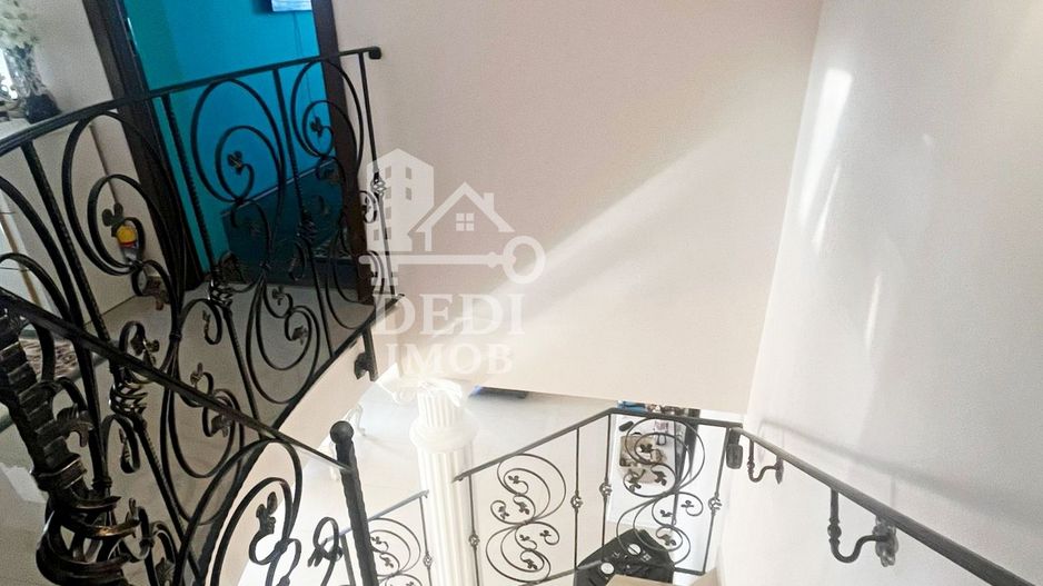 Casă cu 2 locuințe, teren intravilan 7062 mp Cetariu, Bihor - Poză 12