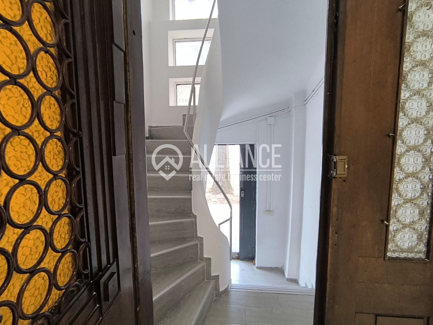 CAPITOL - Bdul Mamaia parter de vila stradal! - Poză 21