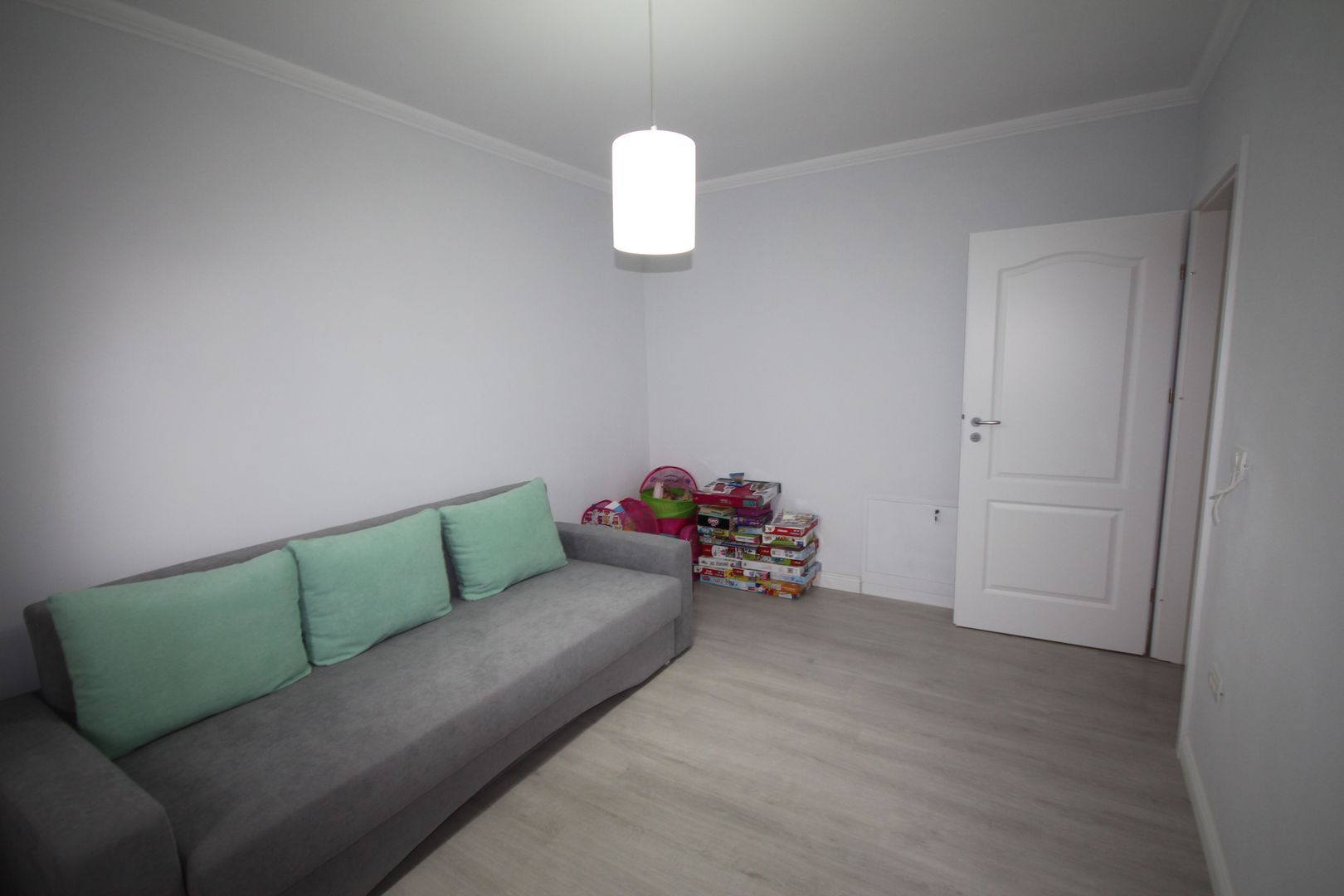 Modern si primitor - Poză 18