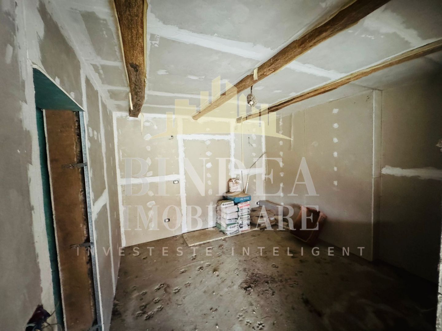 Oportunitate investitie: două reședințe de vacanță/ cabane 3940mp teren - Poză 7