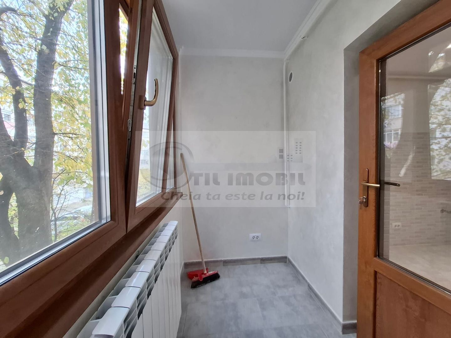 Liber, apartament 2 camere, 53 mp, Nicolina - Belvedere, baie cu geam - Poză 16