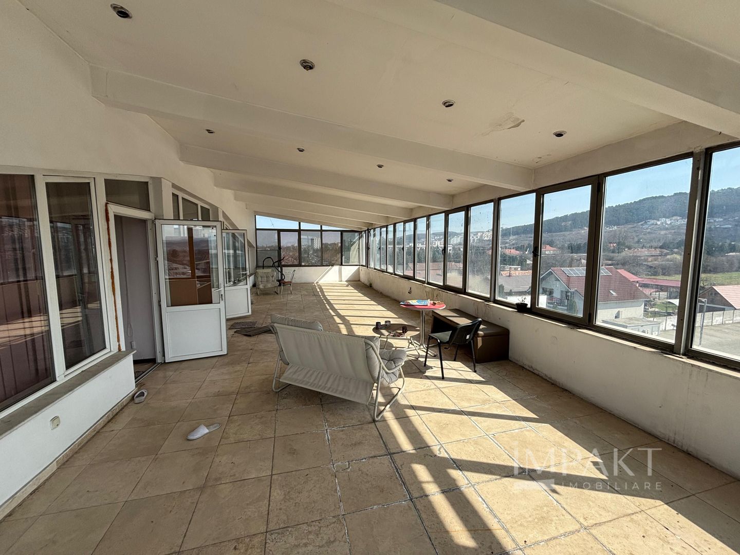 De vansare cladire birouri Floresti 1330 mp - Poză 3