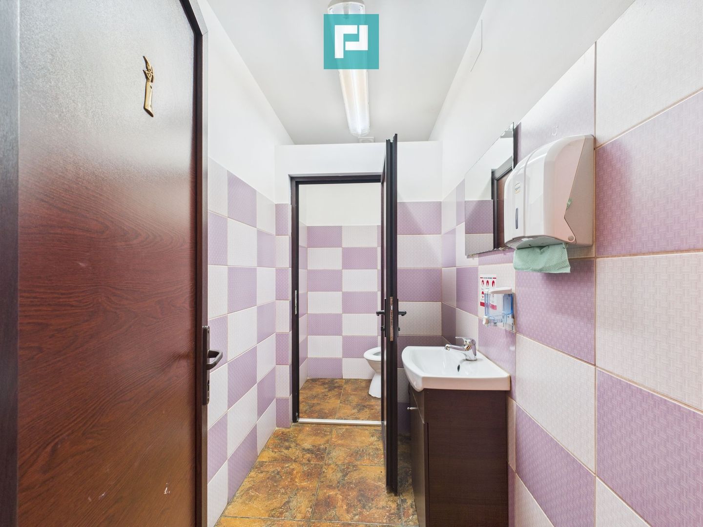 Casă și clădire de apartamente la Orțișoara - Poză 19