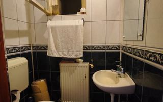 Apartament cu 3 camere, et1 , 90 mp la casă zona Centrala - Poză 8