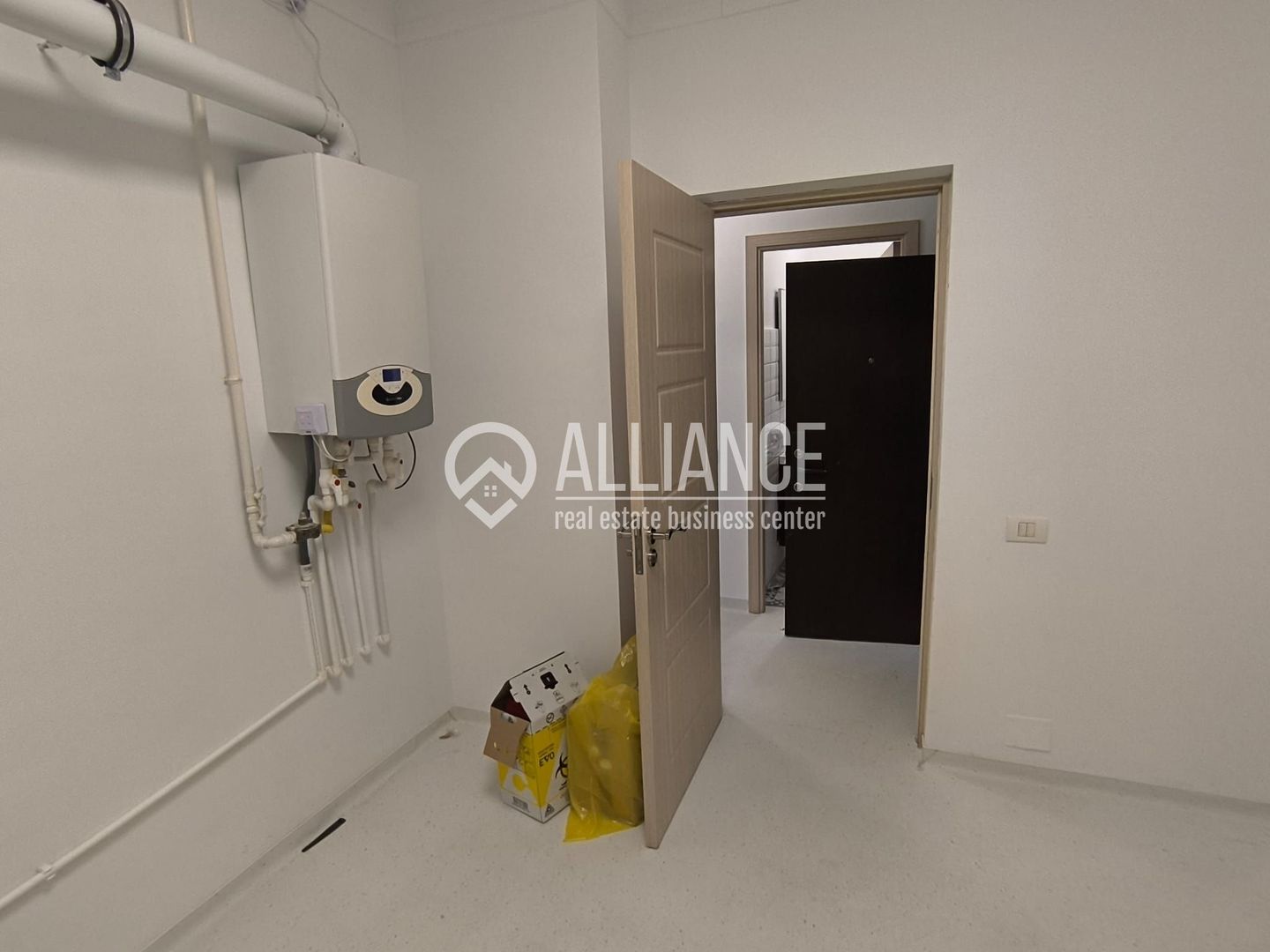 CAPITOL - Bdul Mamaia parter de vila stradal! - Poză 16