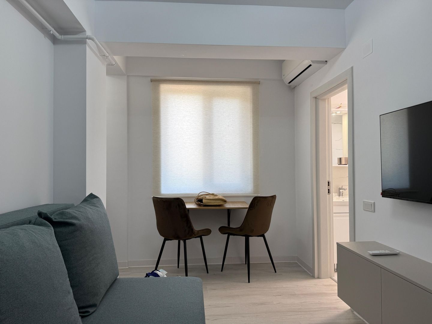 Apartament 2 camere de închiriat | Central Otopeni | Totul nou - Poză 1