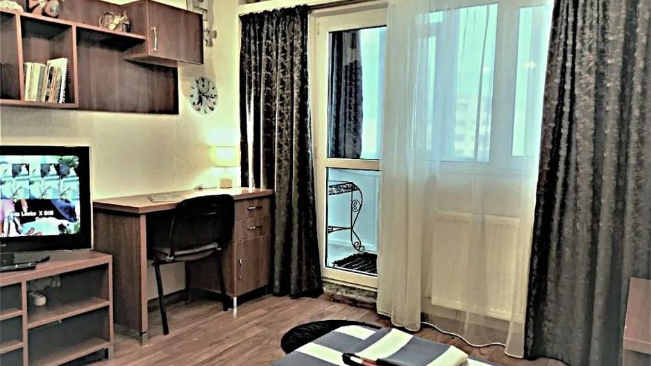 Proprietar inchiriez apartament 2 camere decomandat - Poză 2