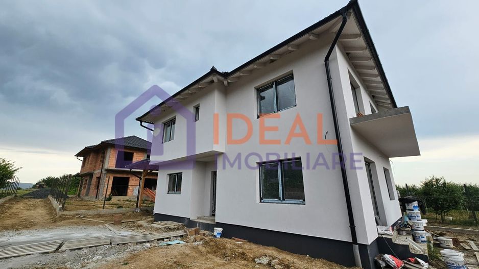 Casa Individuala cu 326 mp de curte si Carport, in Poplaca - Poză 2
